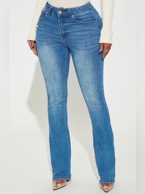 Harmony and Havoc women’s midrise straight leg size 8 light Wash denim 31 inseam